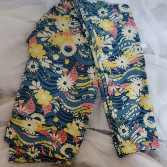 Lula Roe (one size) leggings - Picture 10 of 10